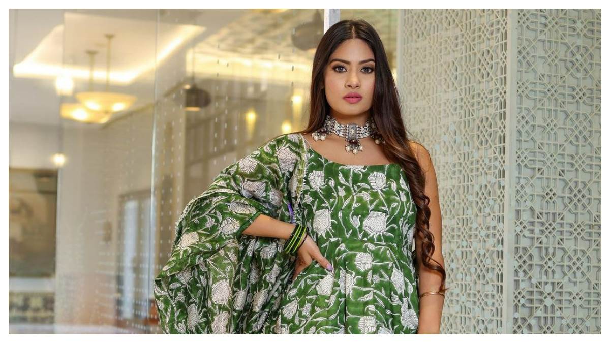 entertainment-bollywood-actress-krishna-mukherjee-is-going-through-this-pain-one-day-before-her-engagement