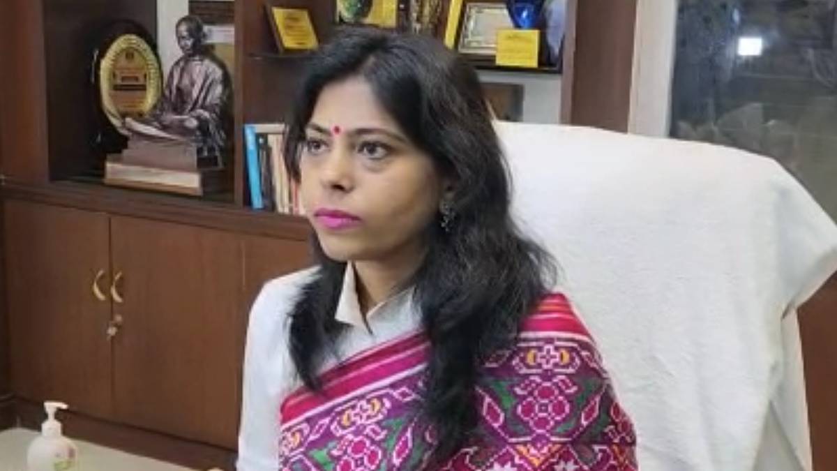 shalini-agarwal-the-new-municipal-commissioner-of-surat-duly-took-charge-said-i-was-given-the-responsibility-of-cleaning-here-during-the-flood