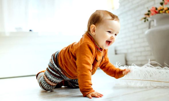 Child Care Tips: શિયાળા દરમિયાન નાના બેબીને ઠંડીથી બચાવવા માટે શું કરવું?