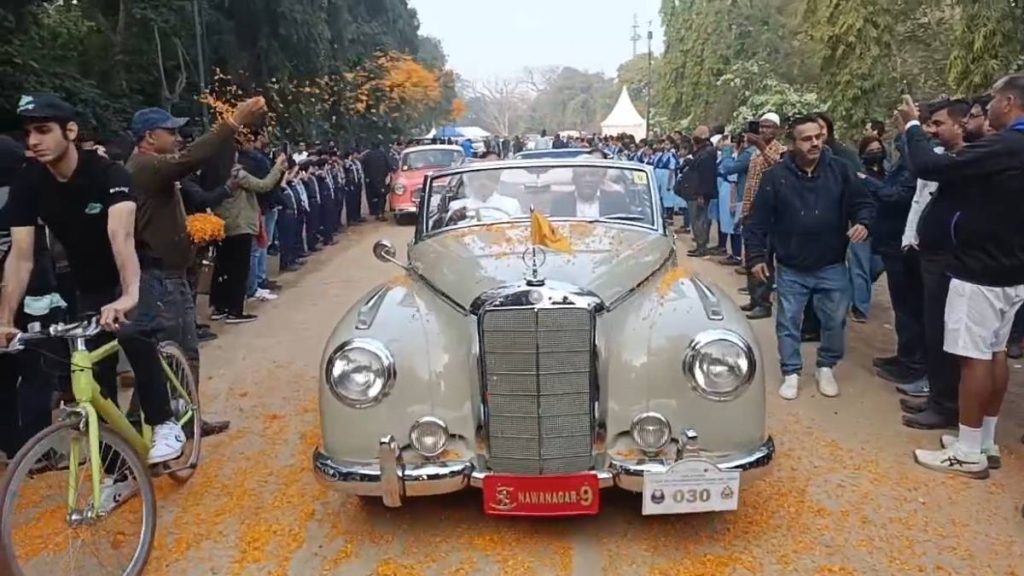 Vadodara Vintage Car Show વડોદરાના રસ્તા પર જોવા મળ્યો વૈભવી વિન્ટેજ