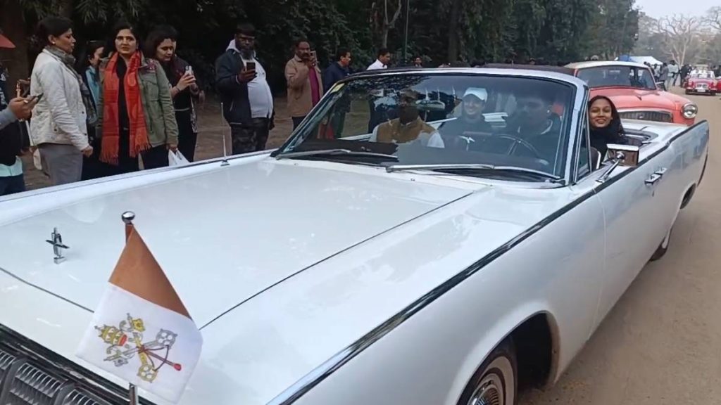 Vadodara Vintage Car Show વડોદરાના રસ્તા પર જોવા મળ્યો વૈભવી વિન્ટેજ
