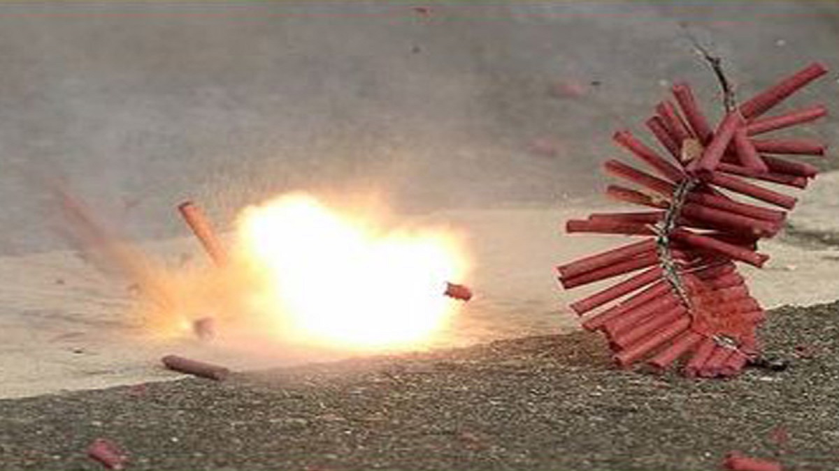ahmedabad-news-2-booked-for-burst-firecrackers-on-road-at-rakhiyal-87808
