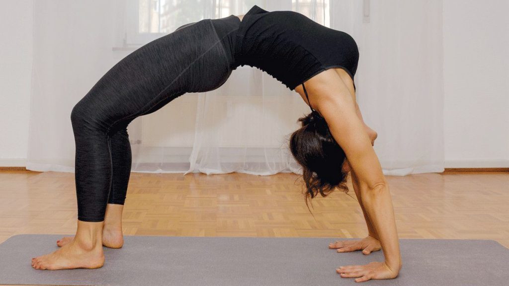 yoga asanas for healthy eye આંખોમાં દુખાવો અથવા થાકની સમસ્યામાંથી