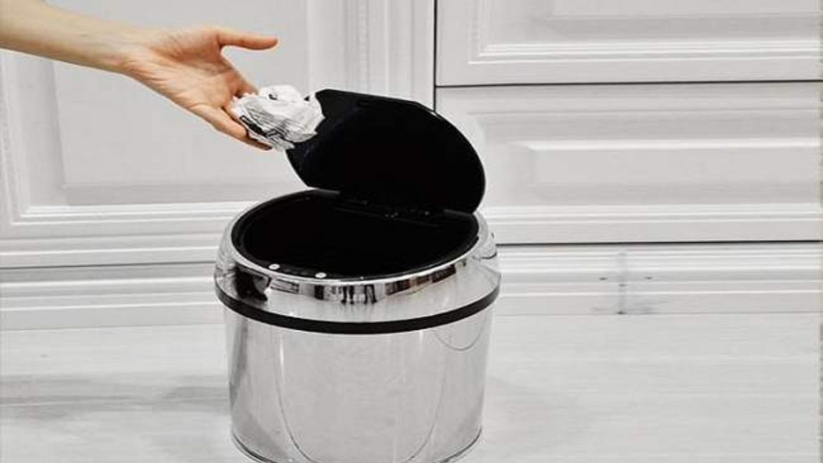 Vastu Tips For Dustbin ઘરમાં કચરાપેટી રાખવાની યોગ્ય દિશા કઈ? જાણો
