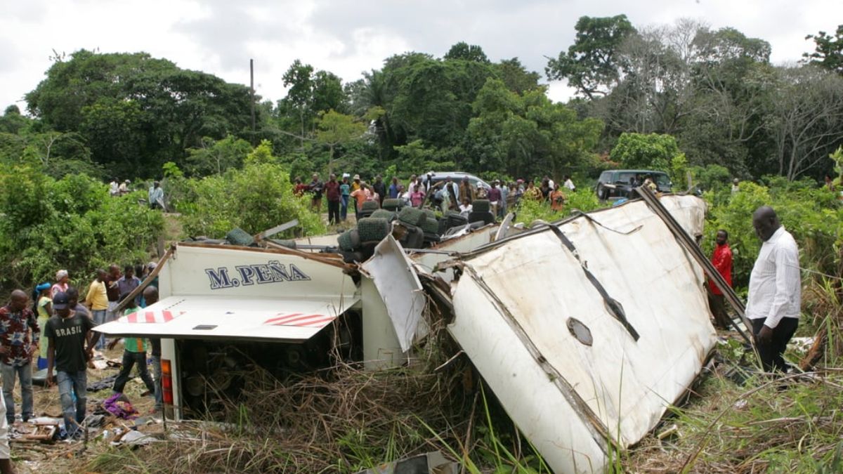cameroon-road-accident-massive-collision-between-a-bus-and-a-truck-in-cameroon-19-passengers-died-painfully-137126