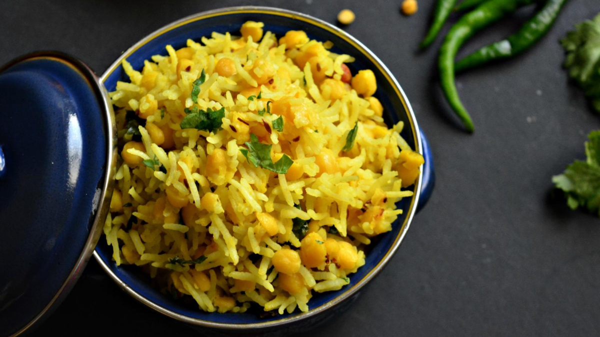 make-chana-dal-khichdi-in-this-way-for-lunch-you-will-be-happy-to-eat-it-136767