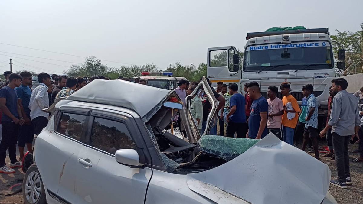 સુરતબારડોલી હાઈવે પર કાર અને ડમ્પર વચ્ચે ભીષણ ટક્કર, લગ્નમાંથી પરત