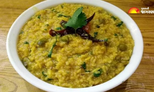 Vaghareli Khichdi: સાંજના ભોજનમાં બનાવો વઘારેલી ખીચડી, નોંધી લો રેસિપી