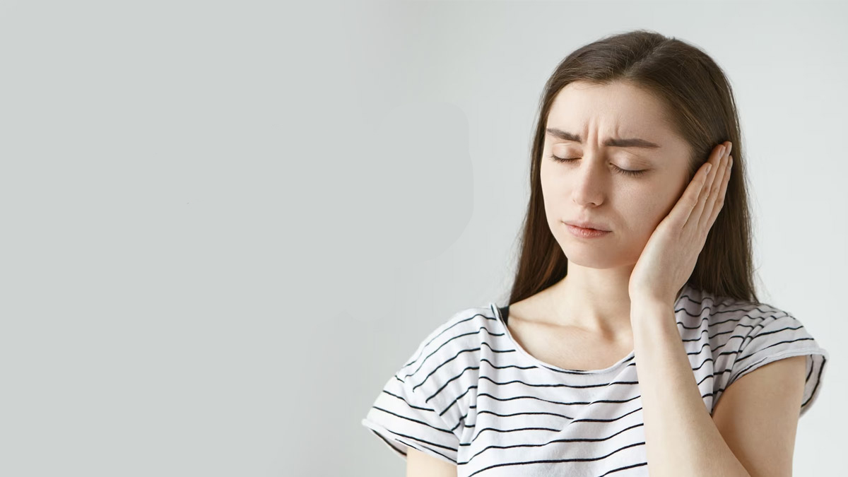 કાનમાં દુખાવો કેમ થાય છે? ડૉક્ટર પાસેથી જાણો આના 5 કારણો Why does ear