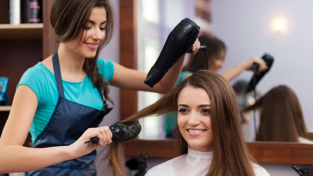 career-tips-useful-tips-to-become-a-successful-hair-stylist-151265