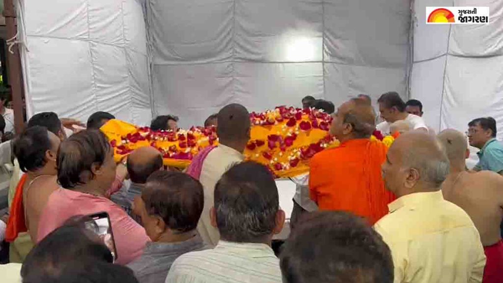 સુરતના શ્રીક્ષેત્રપાળ હનુમાન મંદિરના મહંતનો પાર્થિવ દેહ પંચમહાભૂતમાં