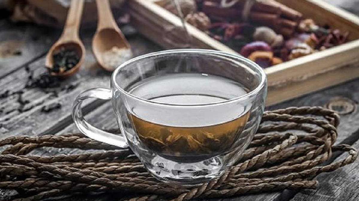 Ginger Mulethi Tea Benefits: વરસાદમાં બીમારીઓને દૂર રાખવા માટે ...