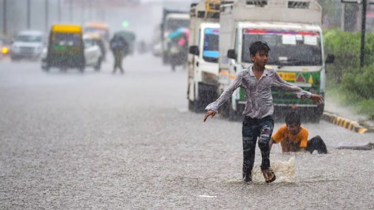 heavy-rains-in-saurashtra-10-inches-of-rain-recorded-in-dwarka-kalyanpur-in-24-hours-more-than-50-demos-on-high-alert-588460