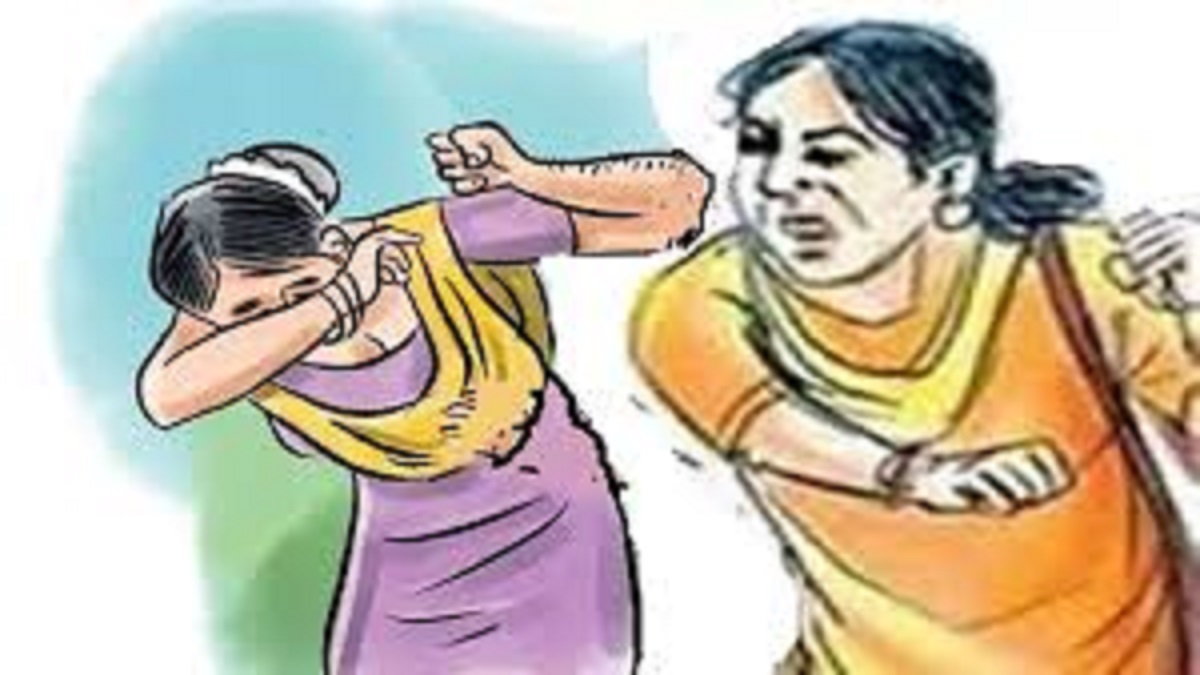 Panchmahal: જમાઈને અપશબ્દ બોલવાની ના પડતા મામલો બીચક્યો, પુત્રીએ પતિ સાથે  મળીને માતાને લાકડી વડે માર માર્યો