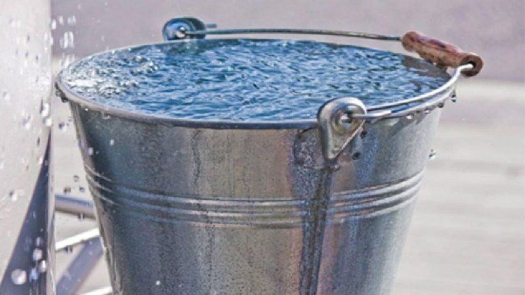 Bucket Vastu Tips પાણીની ડોલને લગતા આ વાસ્તુ ઉપાયો અજમાવી જુઓ