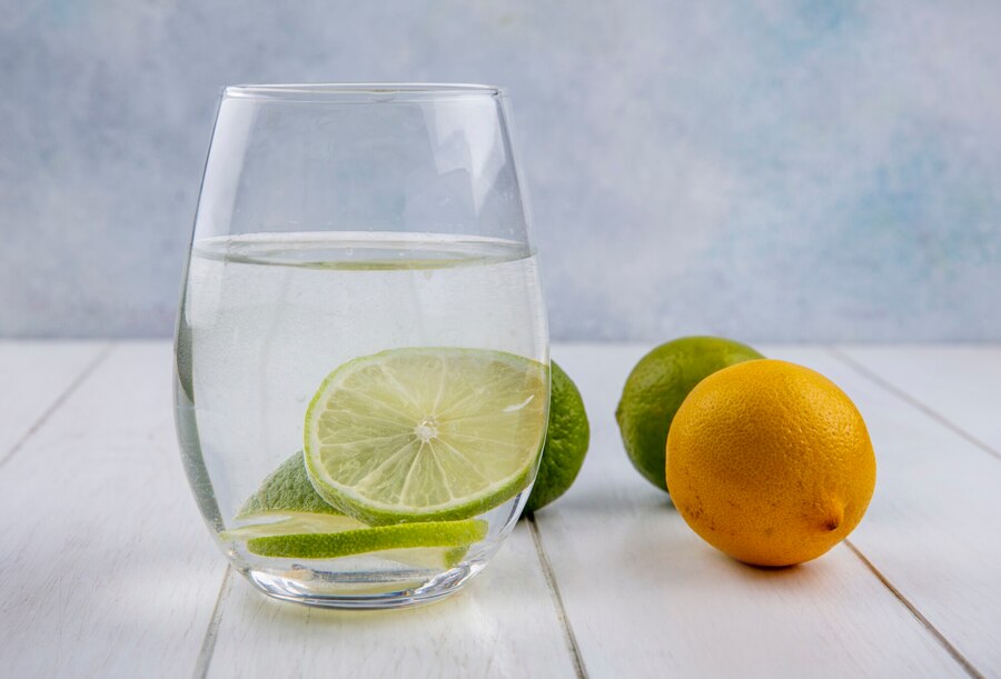 Lemon Water: નવશેકા પાણીમાં લીંબુ રસ મિશ્રિત કરી સવારના સમયે પીવાથી મળશે અનેક ફાયદા