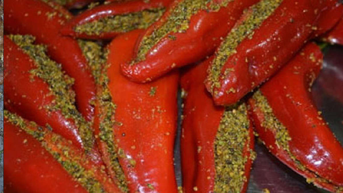 red-chilli-pickle-recipe-lal-marcha-nu-athanu-banavani-rit-in-gujarati-257344