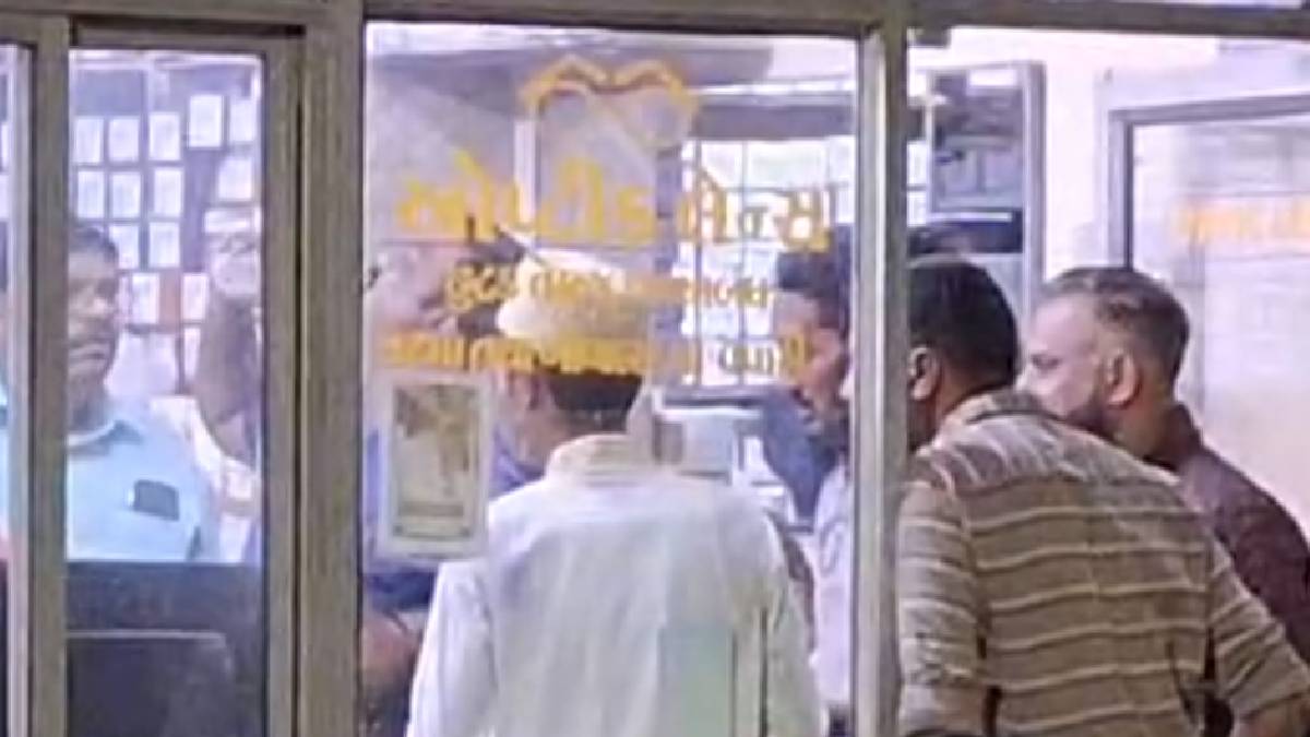 Vadodara: RBIને મળેલ ધમકીભર્યો ઇ-મેલ મામલે ચાર દરવાજા વિસ્તારમાં આવેલ લાડવાડા મેમણ હોલ નીચે ઓપ્ટિકલની દુકાનમાં મુંબઈ ATSનું સર્ચ ઓપરેશન