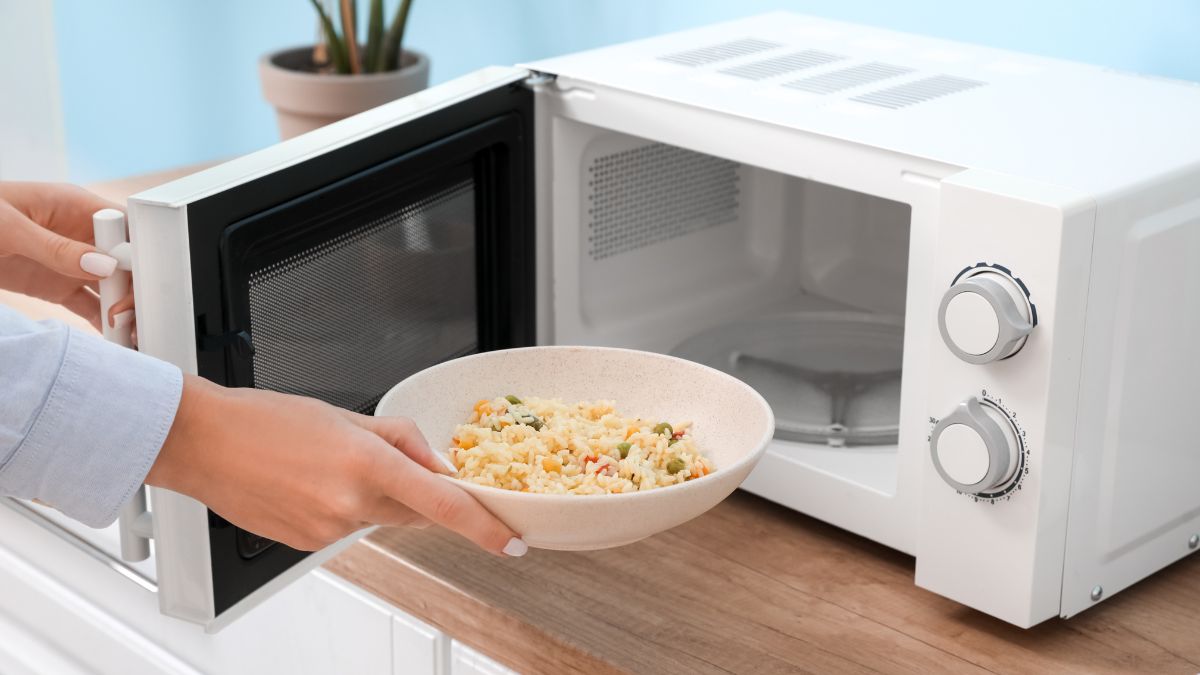 health-tips-in-gujarati-don-t-put-these-food-items-in-microwave-oven-254914