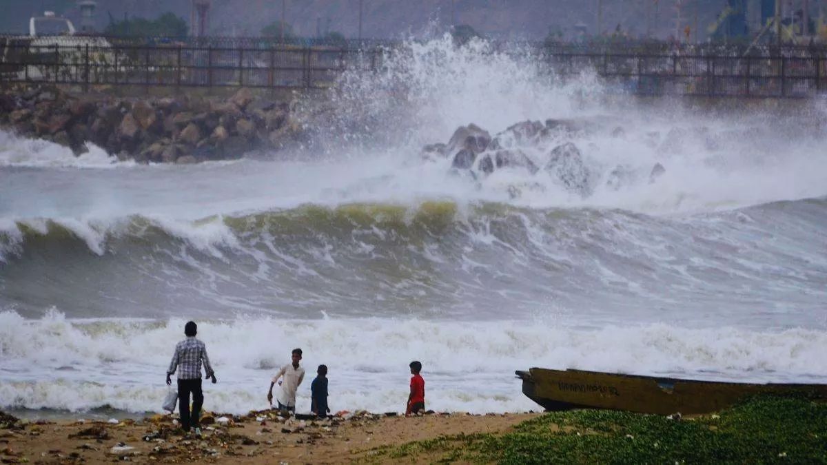 Cyclone Michaung Highlights: ચક્રવાતી તોફાન મિચૌંગ તમિલનાડુ તરફ ઝડપથી આગળ વધી રહ્યું છે, ઘણા જિલ્લાઓમાં રેડ એલર્ટ; શાળાઓ અને ઓફિસો બંધ