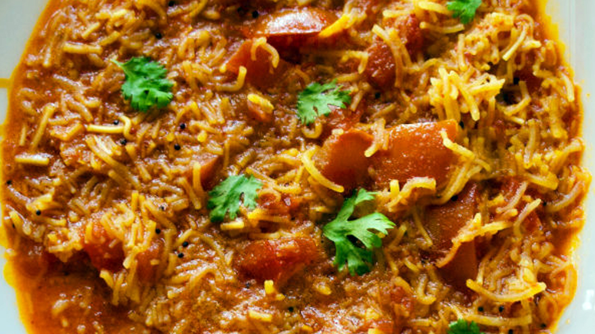 sev-tamatar-ki-sabji-recipe-how-to-make-kathiyawadi-sev-tameta-nu-shaak-in-gujarati-249995