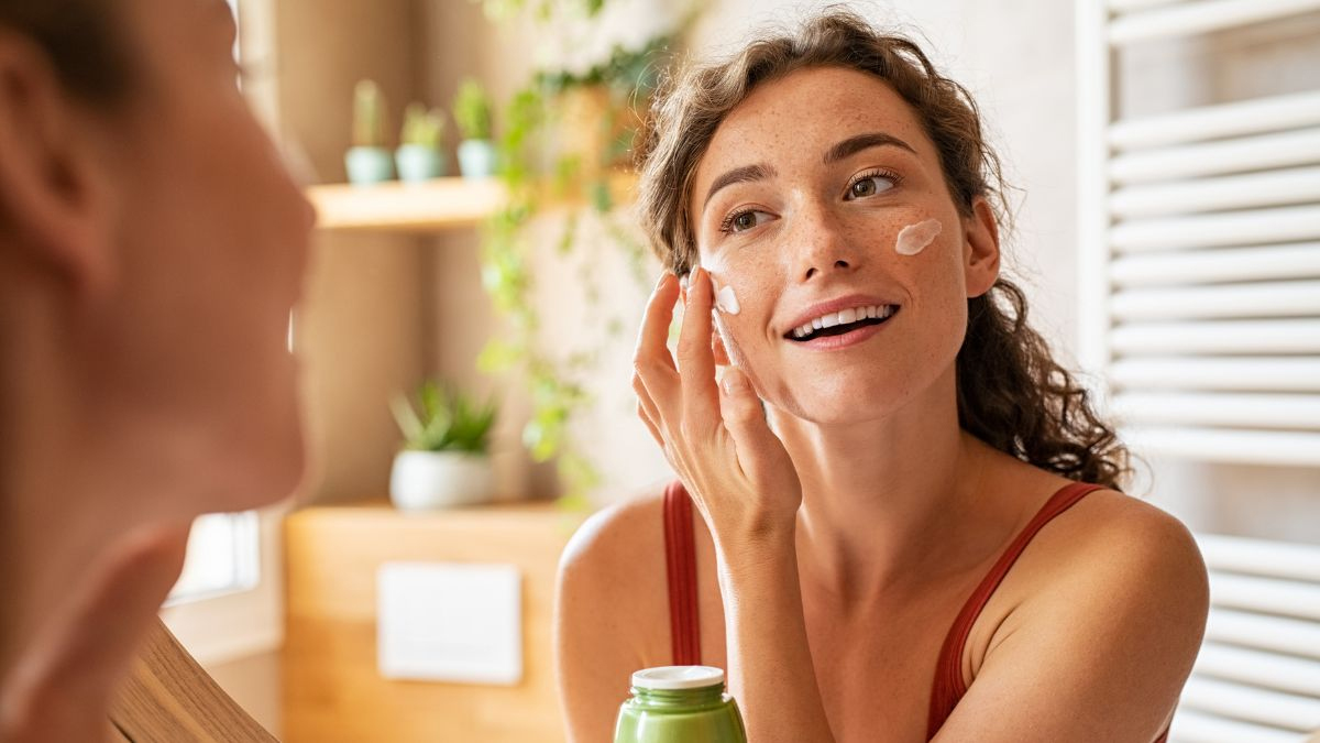 skin-care-tips-planning-to-travel-to-a-cold-place-so-take-special-care-of-the-skin-249273
