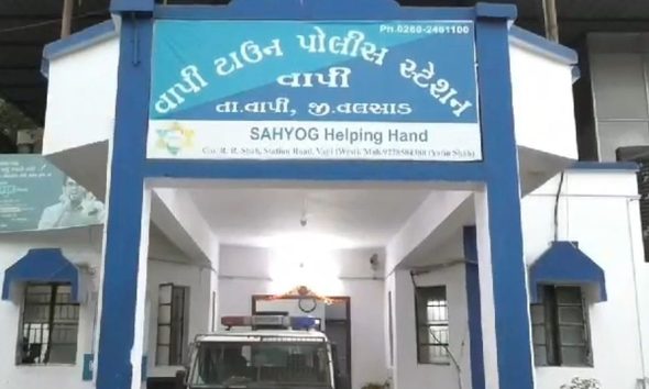 | valsad  news sp suspend vapi town woman police officers