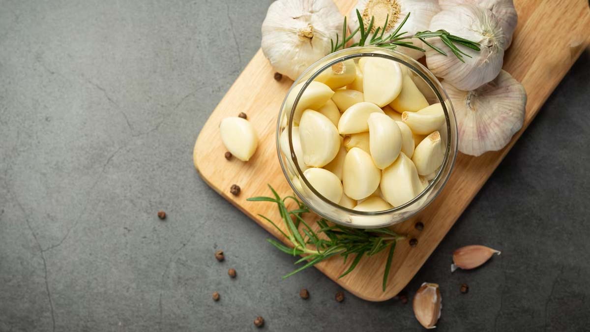 does-cold-often-increase-bp-so-include-garlic-in-your-diet-261927