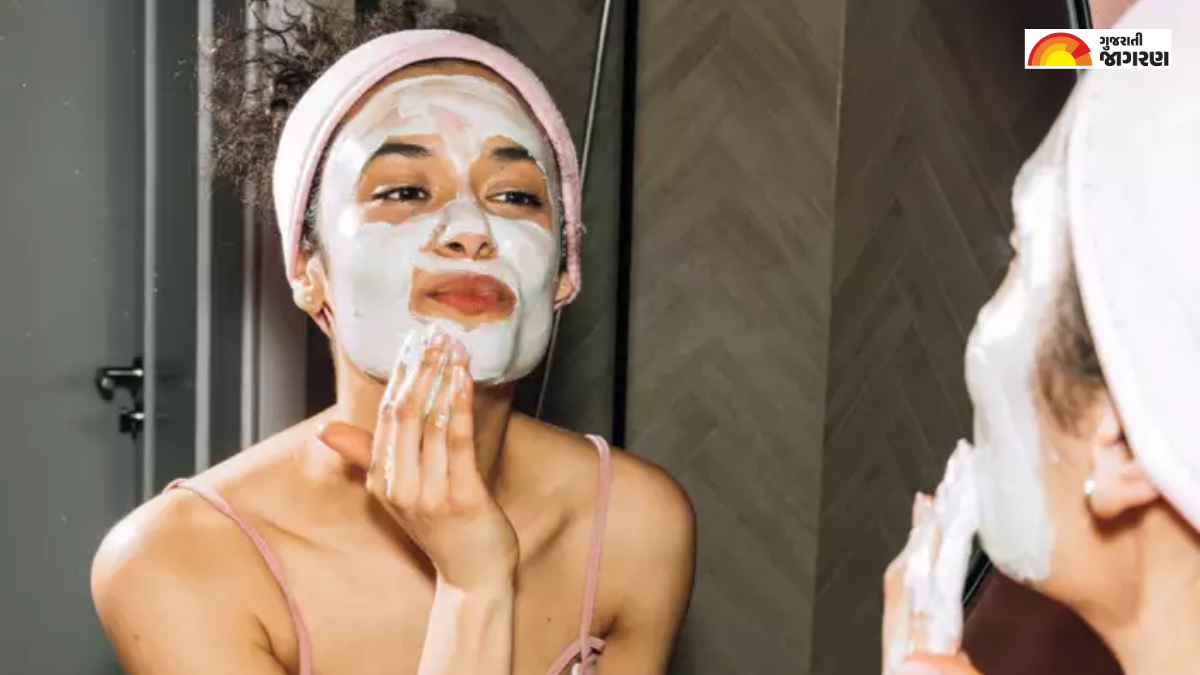 Skin Care Tips: રોજ માત્ર 5 મિનિટ કાચા દૂધની ચહેરા પર માલિશ કરો, મળશે પાર્લર જેવો નિખાર!