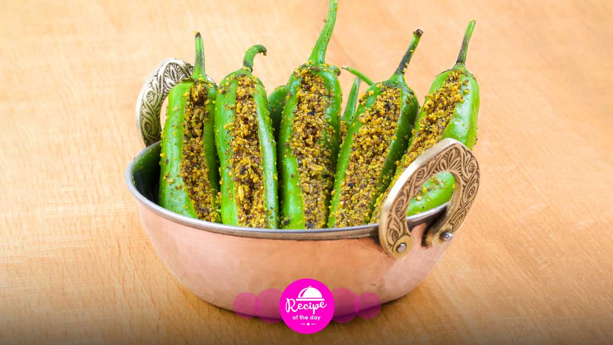 stuffed-green-chilli-recipe-how-to-make-gujarati-style-besan-bharwa-mirchi-or-bharela-marcha-recipe-263984