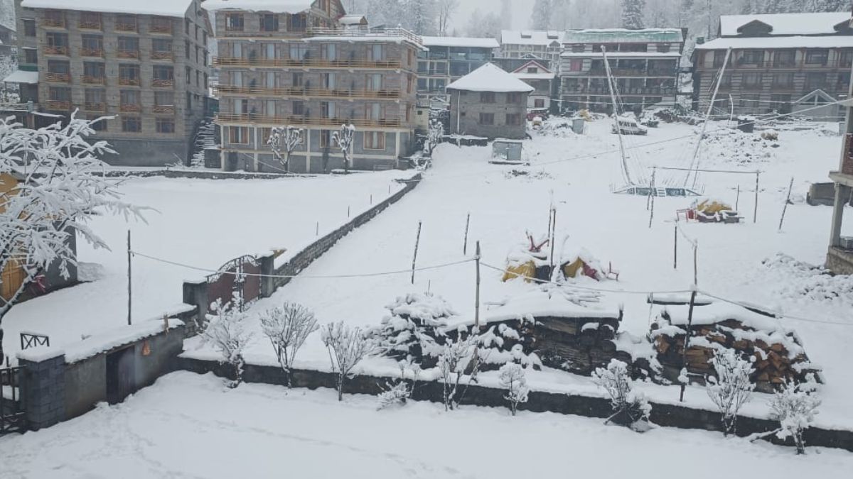 himachal-pradesh-receives-fresh-snowfall-and-traffic-affected-upper-areas-shimla-rampur-highway-closed-see-photos-275456