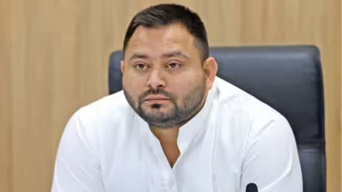 bihar-news-after-lalu-now-tejashwi-yadav-reached-ed-office-supporters-surrounded-the-car-raising-slogans-in-support-275006