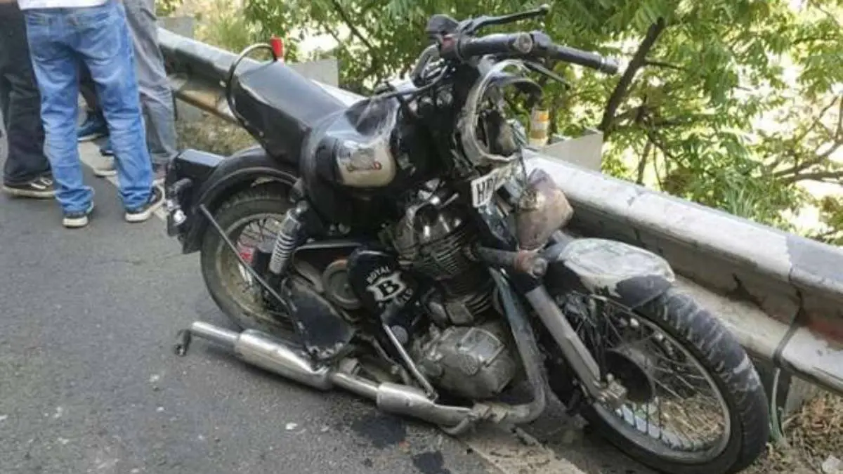 jamnagar-news-bike-collied-with-bull-rider-died-in-rajkot-hospital-593310