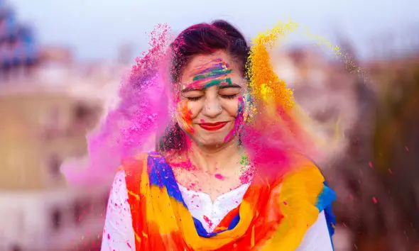 Holi Skin Care: હોળીના રંગો કેવી રીતે પહોંચાડે છે ત્વચાને નુકસાન? એક્સપર્ટ પાસેથી જાણો - How do the colors of Holi harm the skin? Learn from the experts