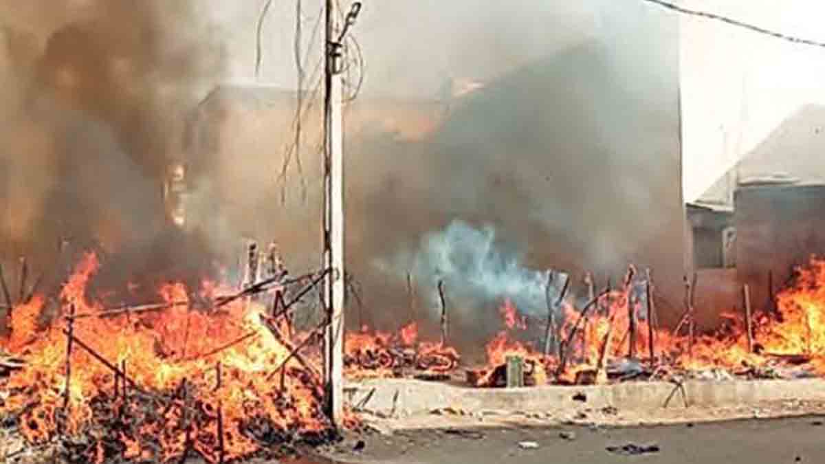 bhuj-news-12-bhungas-set-on-fire-in-anjar-accused-arrested-by-police-301084