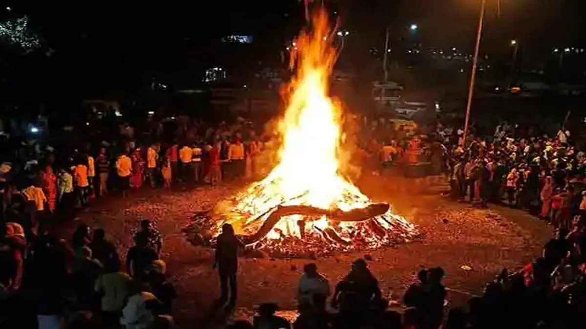 if-you-want-to-get-rid-of-poverty-then-do-these-remedies-on-holika-dahan-301403
