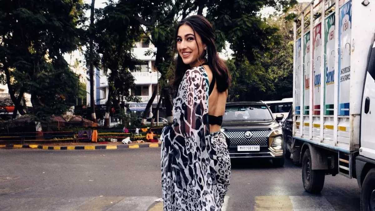 sara-ali-khan-spotted-in-a-black-saree-for-a-photoshoot-on-mumbai-streets-see-photos-314495