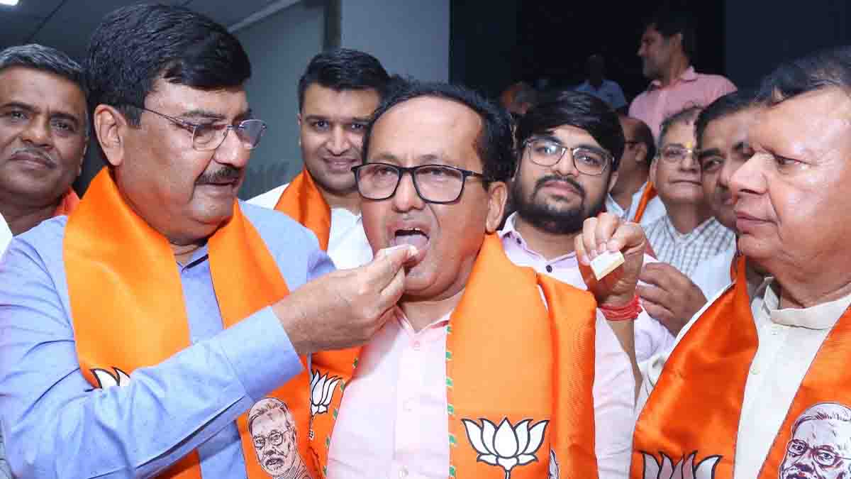 gujarat-lok-sabha-election-2024-bjp-candidate-declared-unopposed-leaving-only-one-candidate-surat-lok-sabha-seat-picture-to-be-clear-by-afternoon