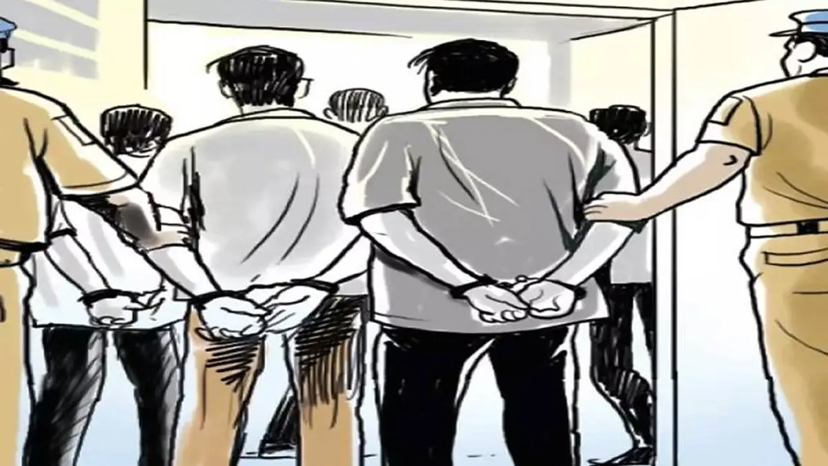 junagadh-news-five-arrested-for-obscene-facebook-comments-on-female-psi-accused-from-rajkot-jetpur-surat-ahmedabad-and-visavadar-jailed-587882