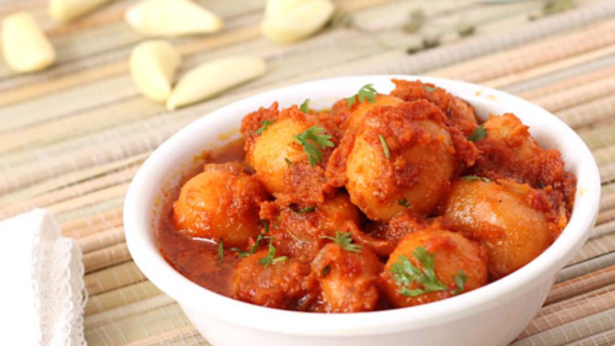 how-to-make-garlic-potato-recipe-or-lasaniya-batata-recipe-347207