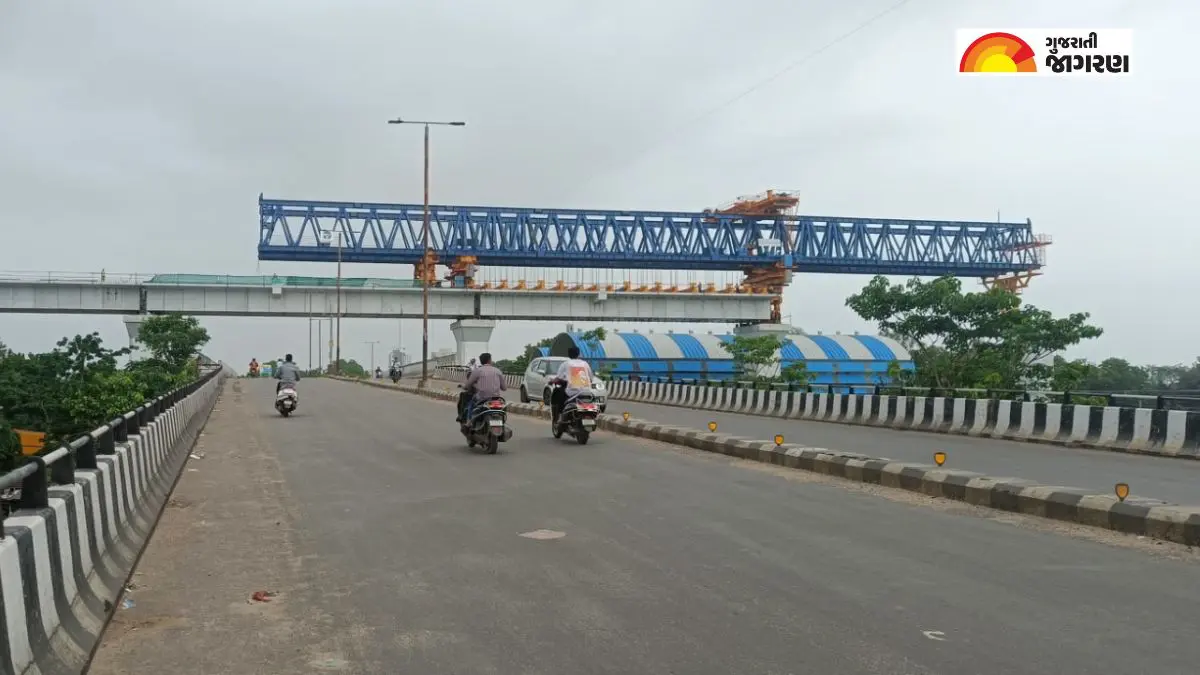 mumbai-ahmedabad-bullet-train-project-update-a-40-meter-long-bridge-over-gorwa-madhunagar-flyover-at-vadodara-has-been-completed-on-23rd-july-2024