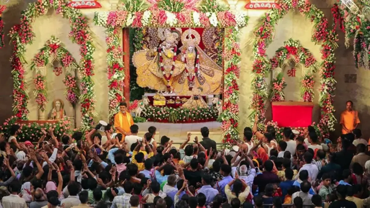 Janmashtami 2024: દેશ-વિદેશમાં જન્માષ્ટમીની ધૂમ, મંદિરોમાં ઉમટી રહી છે ભક્તોની ભીડ, મથુરા-વૃંદાવનમાં ભવ્ય ઝાંખી