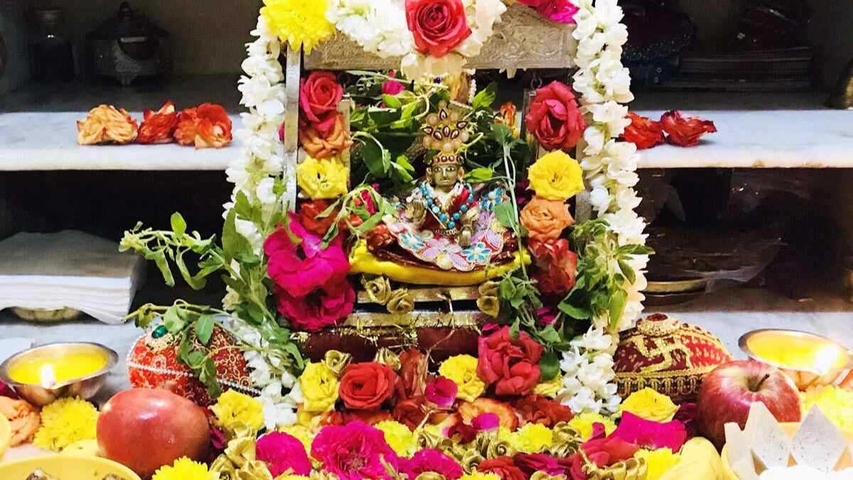 krishna-janmashtami-2024-date-time-shubh-muhurat-history-rituals-and-more-in-gujarati-377644