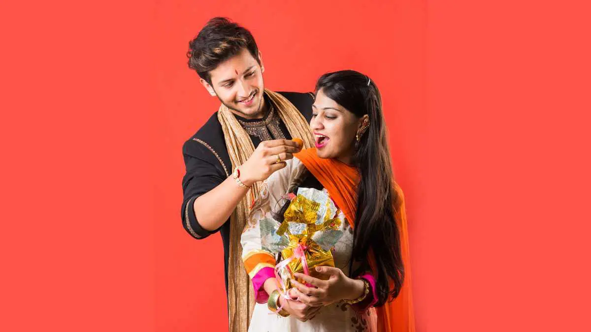 raksha-bandhan-2024-best-rakhi-gifts-for-your-sister-in-gujarati