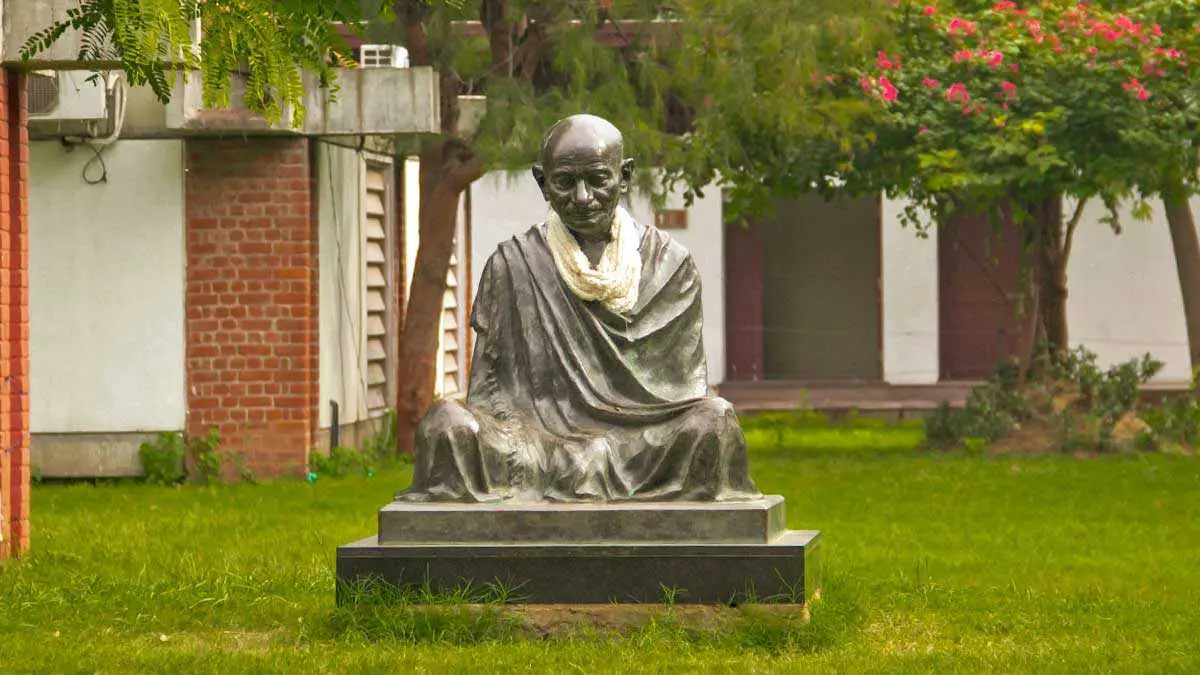 gandhi-jayanti-anniversary-2024-visit-sabarmati-ashram-in-ahmedabad-know-entry-fee-timings-history-images-location-403899