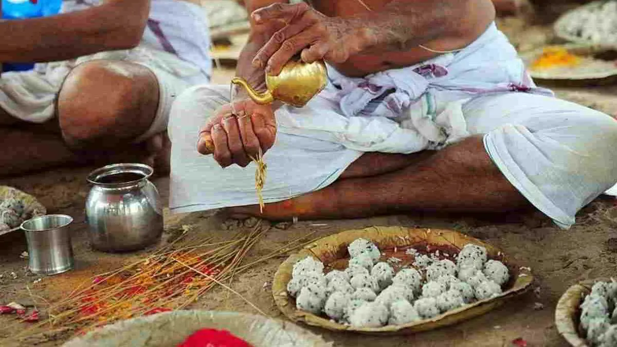 shradh-2025-gujarati-calendar-pitru-paksha-start-end-dates-and-tithi-597260