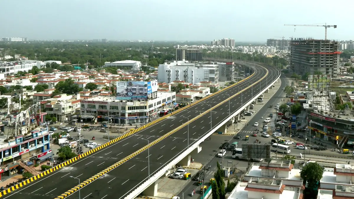 ahmedabad-bridges-closed-for-40-days-diversions-set-at-kalupur-and-key-city-routes-623594