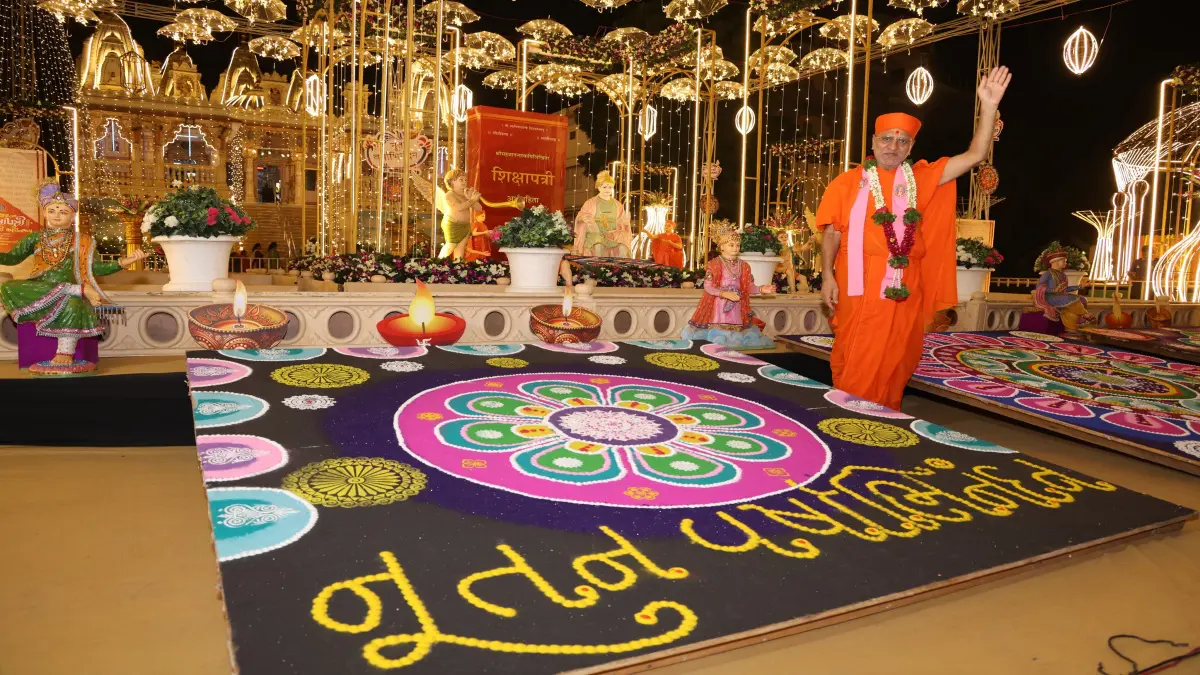 Diwali 2024: સ્વામિનારાયણ મંદિર, મણિનગરના પરિસરમાં ભવ્ય સૌર ઊર્જા ...