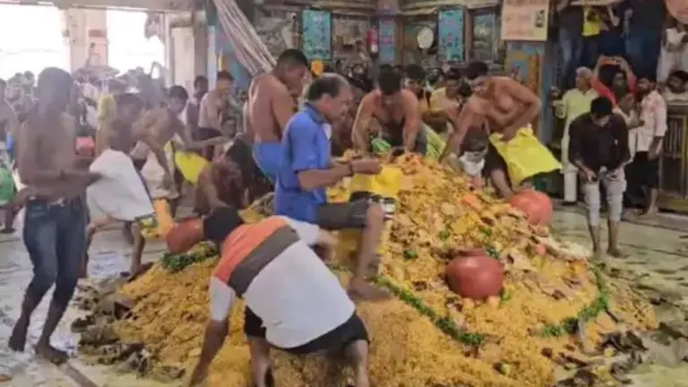 kheda-news-dakor-ranchhodraiji-temple-unique-tradition-of-annakoot-loot-422602