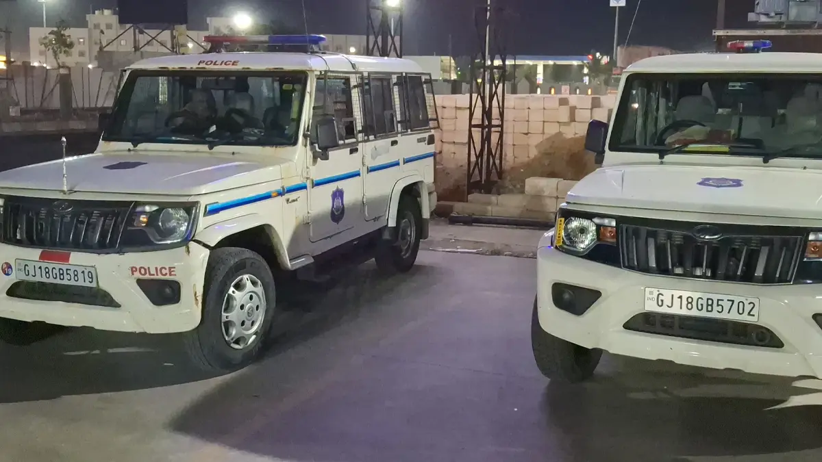 morbi-news-case-registered-against-tankara-pi-and-constable-for-embezzling-rs-51-lakh-444293